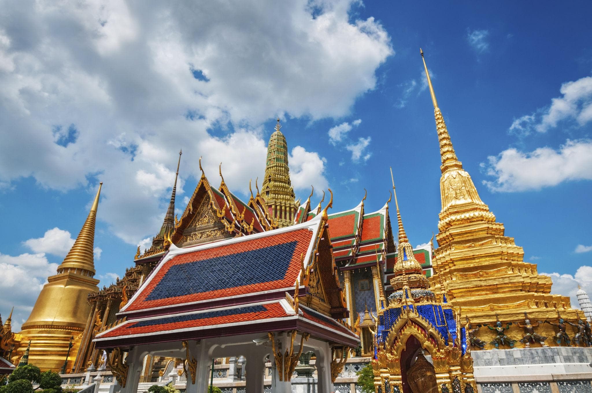 เที่ยวพระบรมราชวัง และตะลุยกินย่านเสาชิงช้า